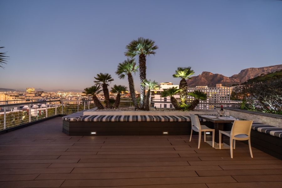 To Let 2 Bedroom Property for Rent in Green Point Western Cape